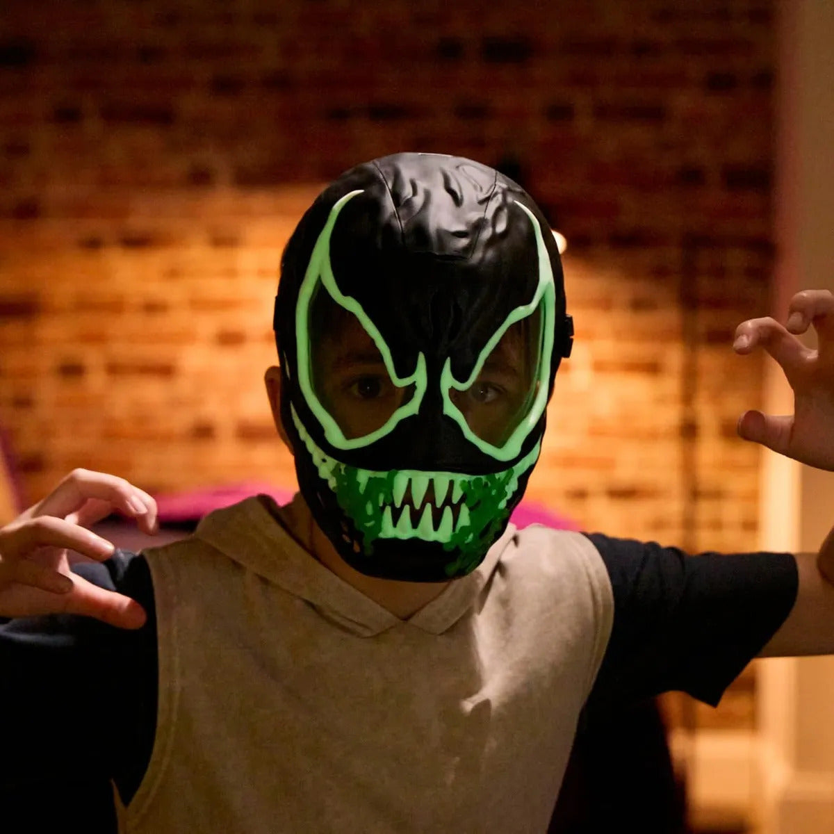 Mascara Venom Marvel Spider Man Brilla En La Oscuridad Niños