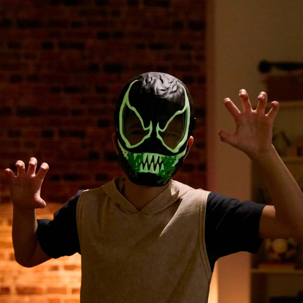 Mascara Venom Marvel Spider Man Brilla En La Oscuridad Niños